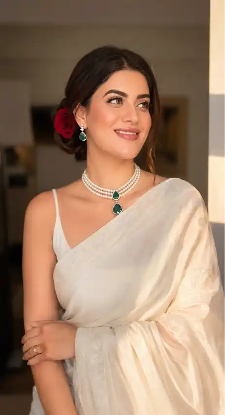 Dreamy White Saree AI Portrait Prompt