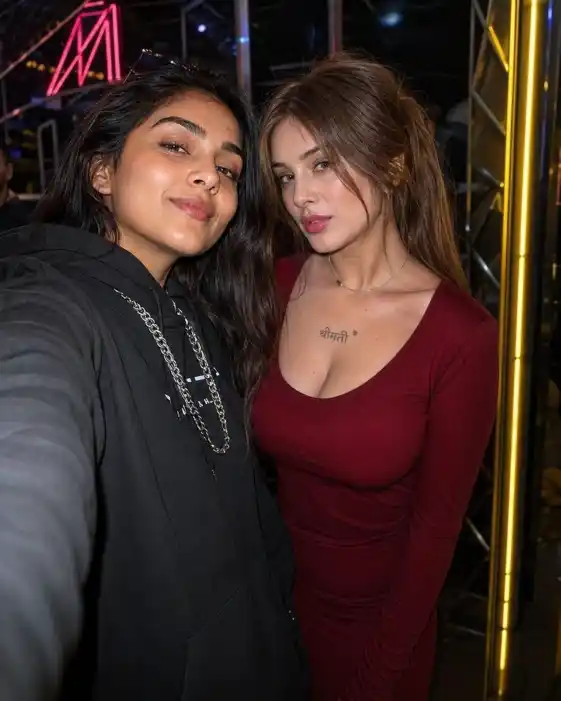 Stunning Shehnaaz Gill AI Selfie Prompt
